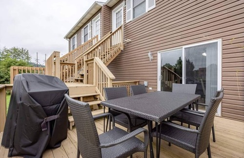Osage House | King Master Suite/Cozy townhome, Close to WVU