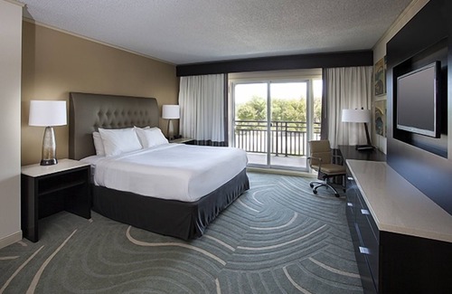 Lakeway Hotel | King Non-Lakeview with Balcony at Lakeway Resort & Spa