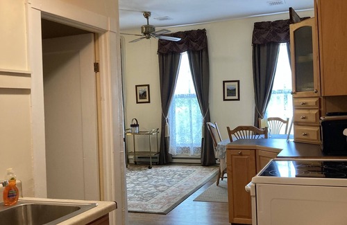 Buffalo Apartment | King One Bedroom, Converted1894 Historic Hotel, Downtown Buffalo Wyoming