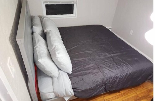Downtown Rochester Apartment | King&Q beds by college/hospital