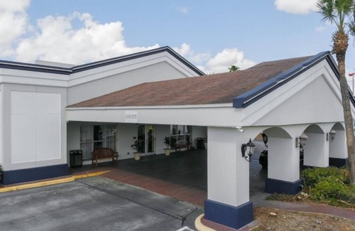 Orlando Apartment | King Room Near Lake Roger ORL