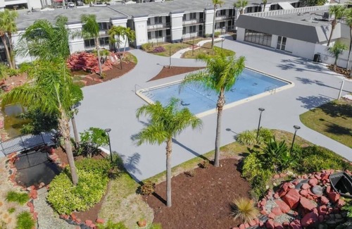 Orlando Apartment | King Room Near Lake Roger ORL