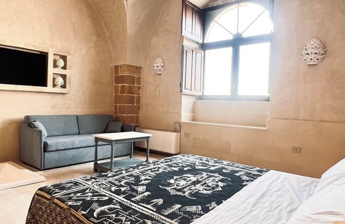 Felline Bed & Breakfast | King Room with Private Jacuzzi in Historic House - Borgo Don Ciccio