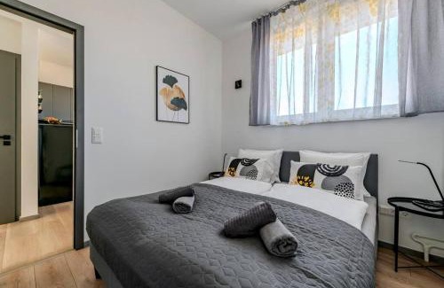 Castle Hill Apartment | King's Golden Flat