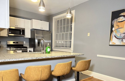 Pimlico Good Neighbors Apartment | King's Retreat in Historic Mount Washington