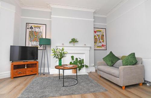 Harrogate City Centre Apartment | King's Suite- Private Parking- Overlooking Harrogate Convention Centre