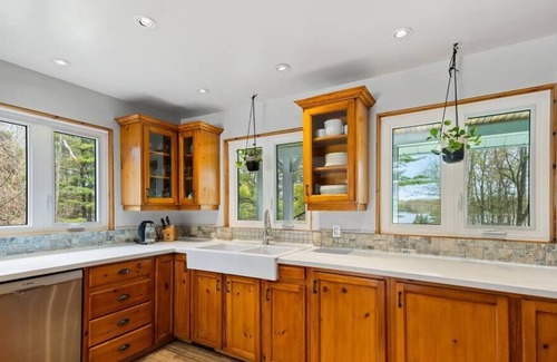 Marmora Other | King Size Bed, Hot Tub, Pool - Waterfront Stay