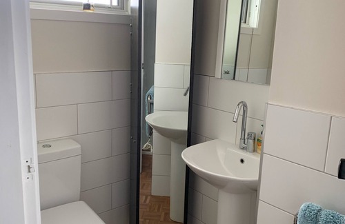 Cambridge Bed & Breakfast | King size bedroom with ensuite and separate entrance, covered off street parking