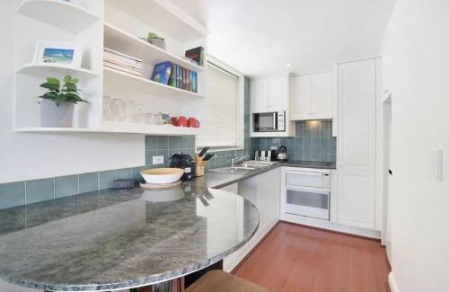 Woolloomooloo Apartment | King Size Studio With Water View Walk To The City