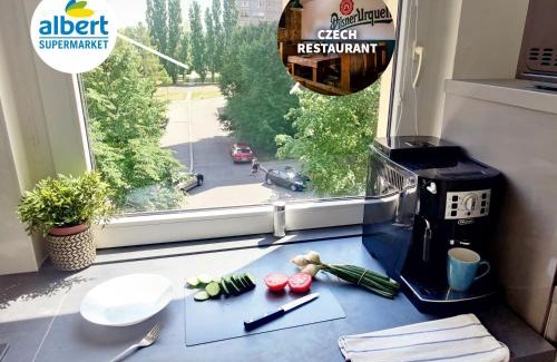 Prague 11 Apartment | King Size Sunny Home 19 minutes to Center