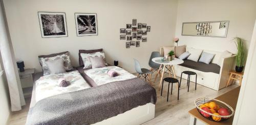 Prague 11 Apartment | King Size Sunny Home 19 minutes to Center