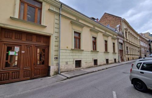 Pecs Apartment | King Street