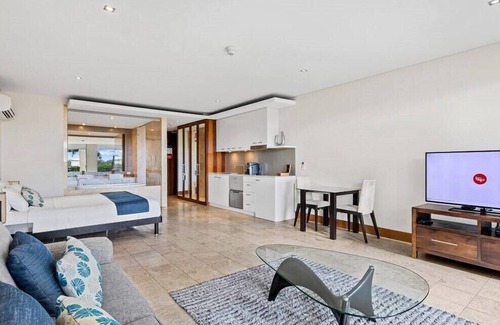 Casuarina Apartment | King Studio Apartment in Bali Style Santai Resort