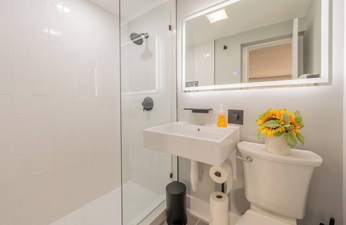 Blacksburg Apartment | King Studio - Blacksburg Suites
