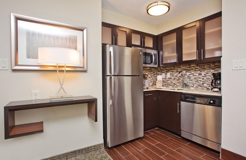 Sweetbriar Apartment | King Studio Near Downtown Austin. Free Breakfast, Pool & Gym Access.