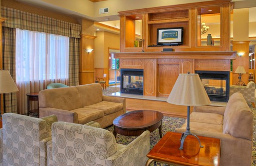 Bonanza Apartment | King Studio Near LRD | Shared Hot Tub + Daily Free Breakfast