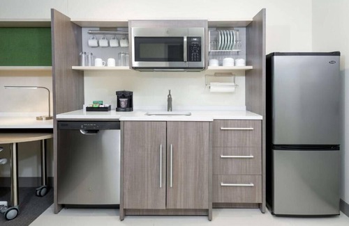 Orlando Apartment | King Studio Suite Near Jungle Boys ORL
