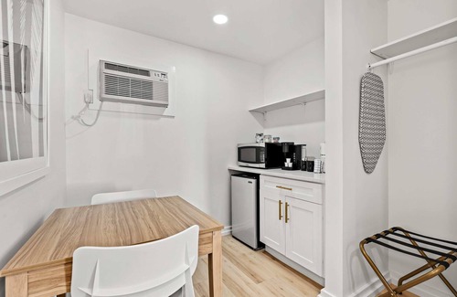 Ash Apartment | King Studio at remodeled Motel| Hidden gem in NMB!