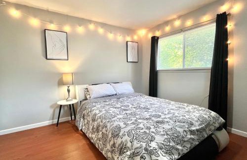 West San Antonio Apartment | KING SUITE 2BR Home w FAST WiFi, & WFH Desk