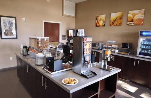 Franklin Park Apartment | King Suite - Accessible/Non-Smoking