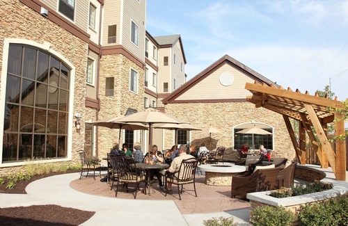 Lincoln Condo | King Suite, Breakfast, Pool, Near Univ of Nebraska