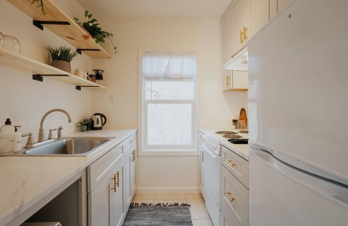 Gold Hill Apartment | King Suite directly on the Rogue River. Coffee shop across the street!