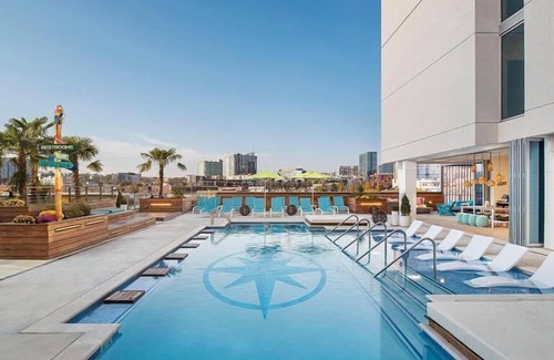 Sobro Hotel | King Suite Downtown Nashville! w/Rooftop Pool & Pet Friendly