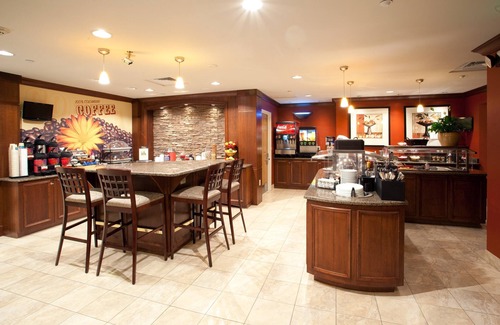 Great Falls Apartment | King Suite. Free Breakfast. Indoor Pool & Hot Tub. Walk to the Missouri River.