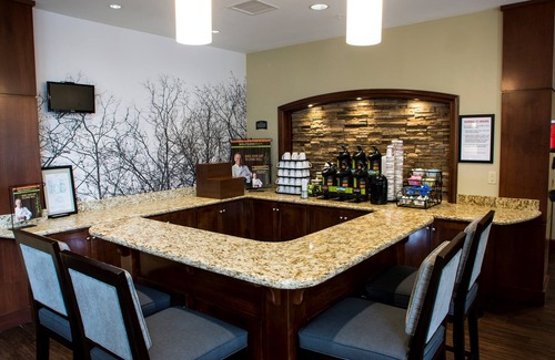 Lexington Condo | King Suite. Free Breakfast. Pool. Near University of Kentucky.