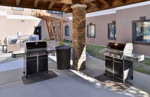 O'Fallon Condo | King Suite. Free Breakfast. Pool & Gym. Your Next Trip!