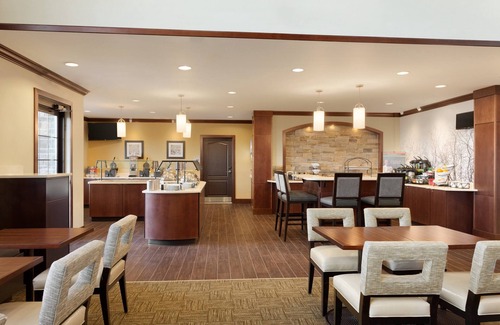 Midland Apartment | King Suite. Free Breakfast. Pool. Great for Business Travelers!