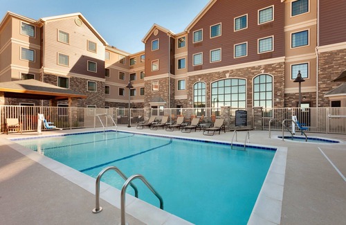 Midland Apartment | King Suite. Free Breakfast. Pool. Great for Business Travelers!