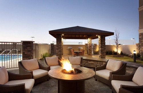 Midland Apartment | King Suite. Free Breakfast. Pool. Great for Business Travelers!