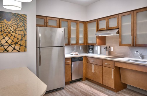 Lehi Condo | King Suite. Free Breakfast. Pool & Hot Tub. Gym. Great for Business Travelers!