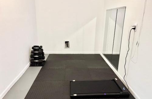 Ellenwood House | King Suite - Half Bath - Gym - Game Room - Hot Tub