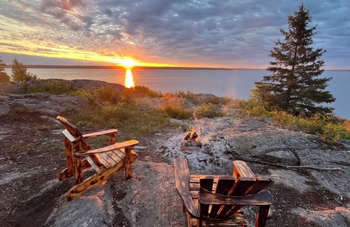 Timiskaming District Apartment | King Suite - Lake Front - Private Ensuite