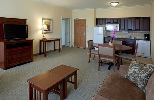 West San Antonio Condo | King Suite Near Sea World! Free Breakfast + Outdoor Pool!