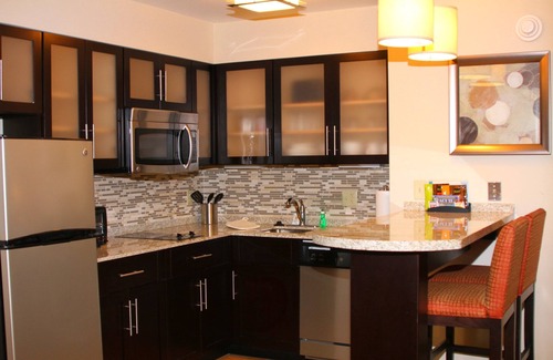 Liverpool Condo | King Suite Near Syracuse University | Free Breakfast + Fitness Center