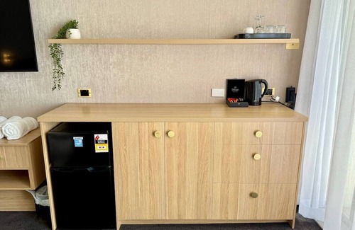 Surfers Paradise Apartment | King Suite - Ocean View, Renovated Luxury - Lev 19