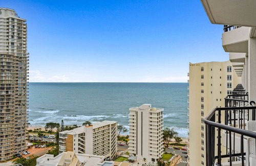 Surfers Paradise Apartment | King Suite - Ocean View, Renovated Luxury - Lev 19