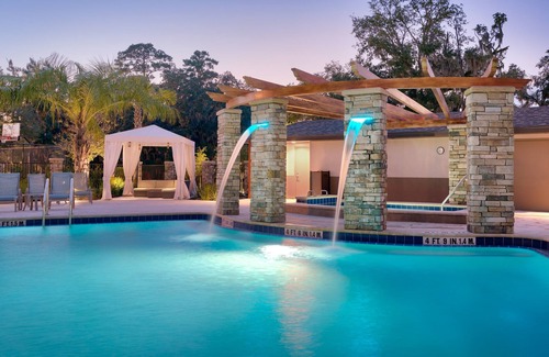Gainesville Condo | King Suite. Outdoor Pool & Hot Tub. Free Breakfast. 10 Minutes to University of Florida.