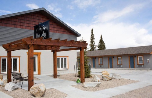 Encampment Apartment | King Suite: Platte River Rustic Comfort