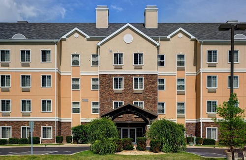 Rockford Apartment | King Suite. Pool. Free Breakfast. Great for Business Travelers!