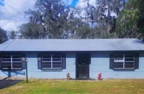 Riverview House | King Suite vacation retreat on the edge of Tampa!