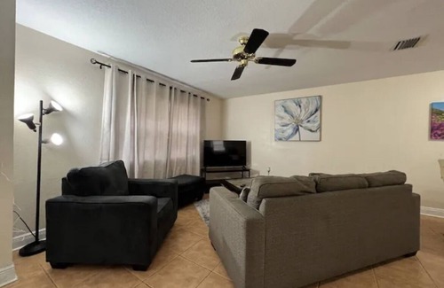 Riverview House | King Suite vacation retreat on the edge of Tampa!