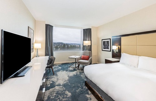 Redwood Shores Hotel | King Water View Room at Grand Bay San Francisco Hotel, Pet-friendly Property