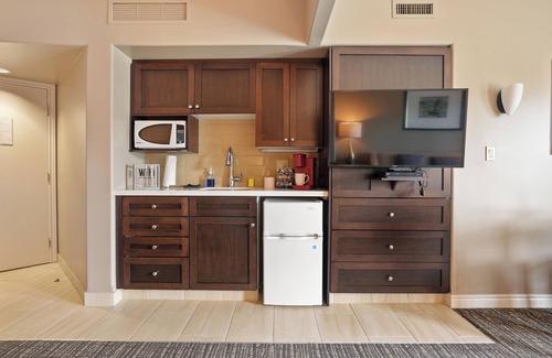 Oro-Medonte Condo | KingBed+Pool+HotTub+Sauna+ pet friendly