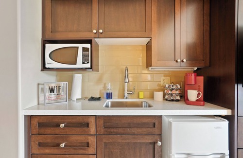 Oro-Medonte Condo | KingBed+Pool+HotTub+Sauna+ pet friendly