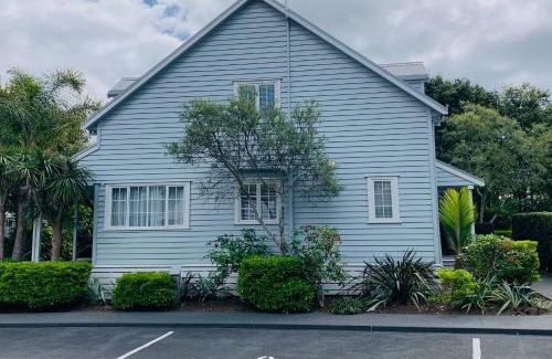 Russell House | Kingfisher Cottage 2 or 3 Bedroom - Russell Cottages Collection