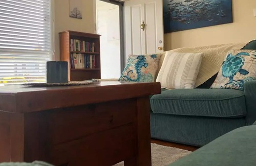 Portland House | Kingfisher Cottage - 5 minute walk to cliff top and whale watching platform